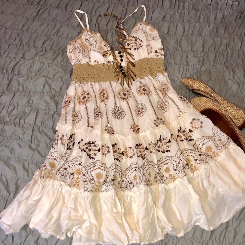 Beautiful boho dress and necklace 😍